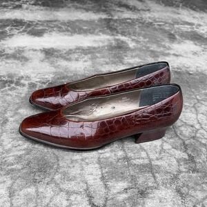 Caressa Cross Town Collection burgundy  leather slip on loafers pumps shoes